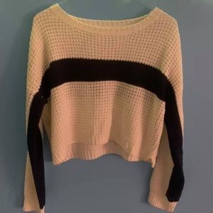 White and navy crop top